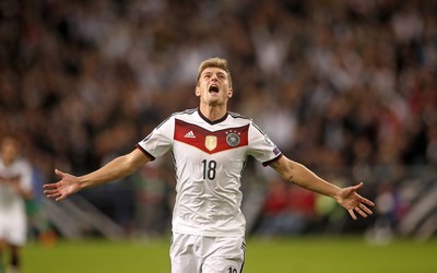 电竞牛快讯-于帕梅卡诺和德里赫特谁更强